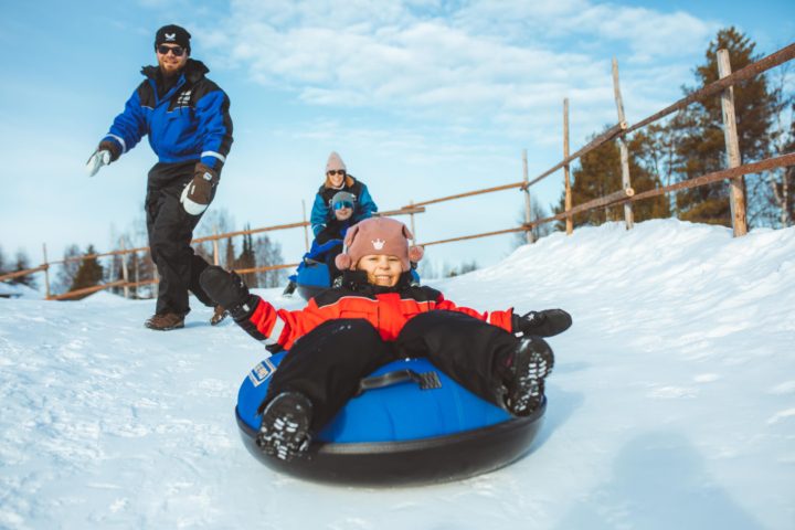 Familienspaß im Winterwunderland Lappland